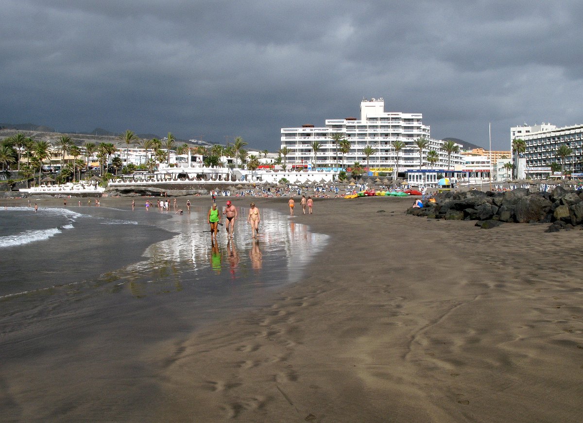 IMG_0201.JPG - Playa de las Americas rand, paremal valgete majade tagant paistab oranž "Caribe"